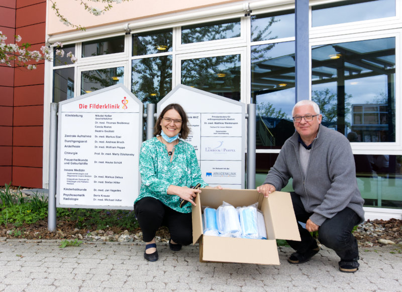 Handing over of the donation of face masks in Filderklinik 