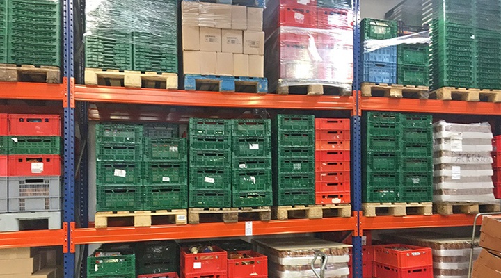 Pallet racks with food
