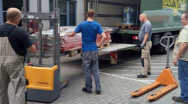Delivery & assembly of the new pallet racks